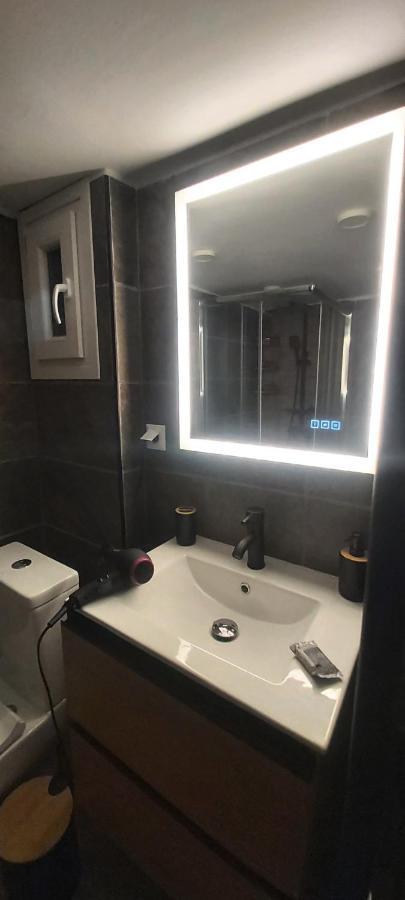 Sky Nomads Apartment เทสซาโลนิกิ ภายนอก รูปภาพ