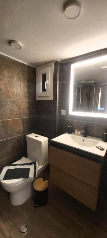 Sky Nomads Apartment เทสซาโลนิกิ ภายนอก รูปภาพ